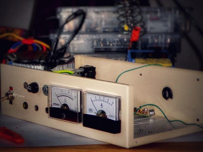 Engineered 10A analog linear bench power supply